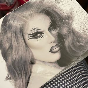 Jeffrey Star Cremated Eyeshadow Makeup Palette